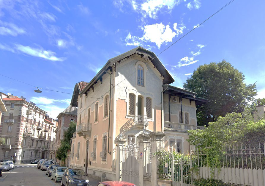 Collage di immagini legate all'energia: progettazione impianto, linea elettrica, impianto a terra.